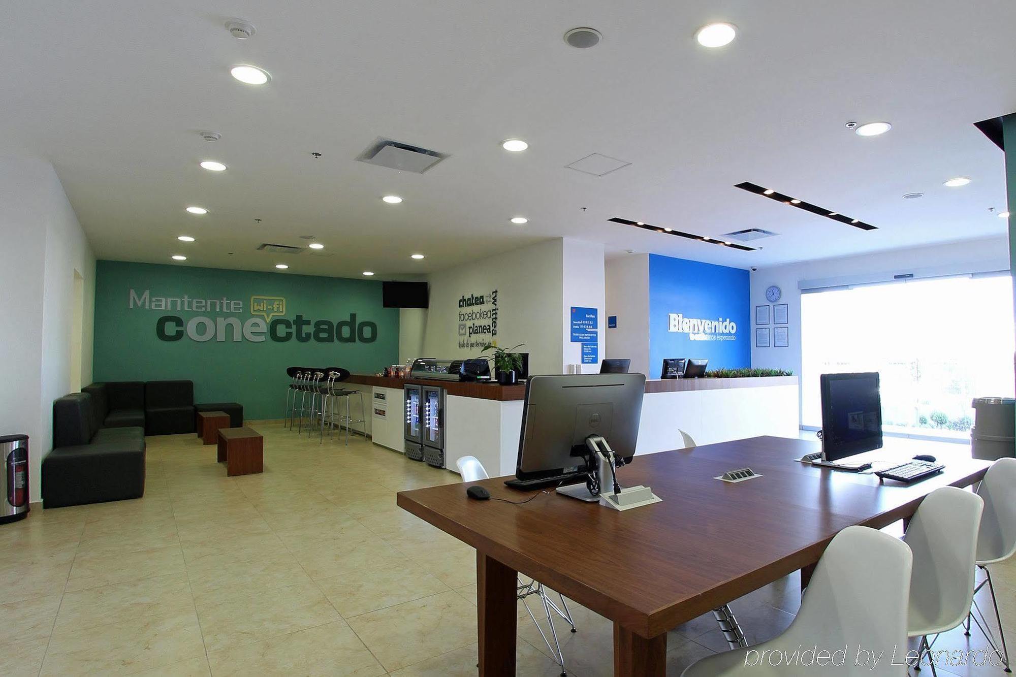 One Queretaro Centro Sur Hotel Beltér fotó